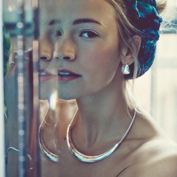 FLASH SALE C+I La Lune Sculpted Hoop Earrings - Picture 8 of 8